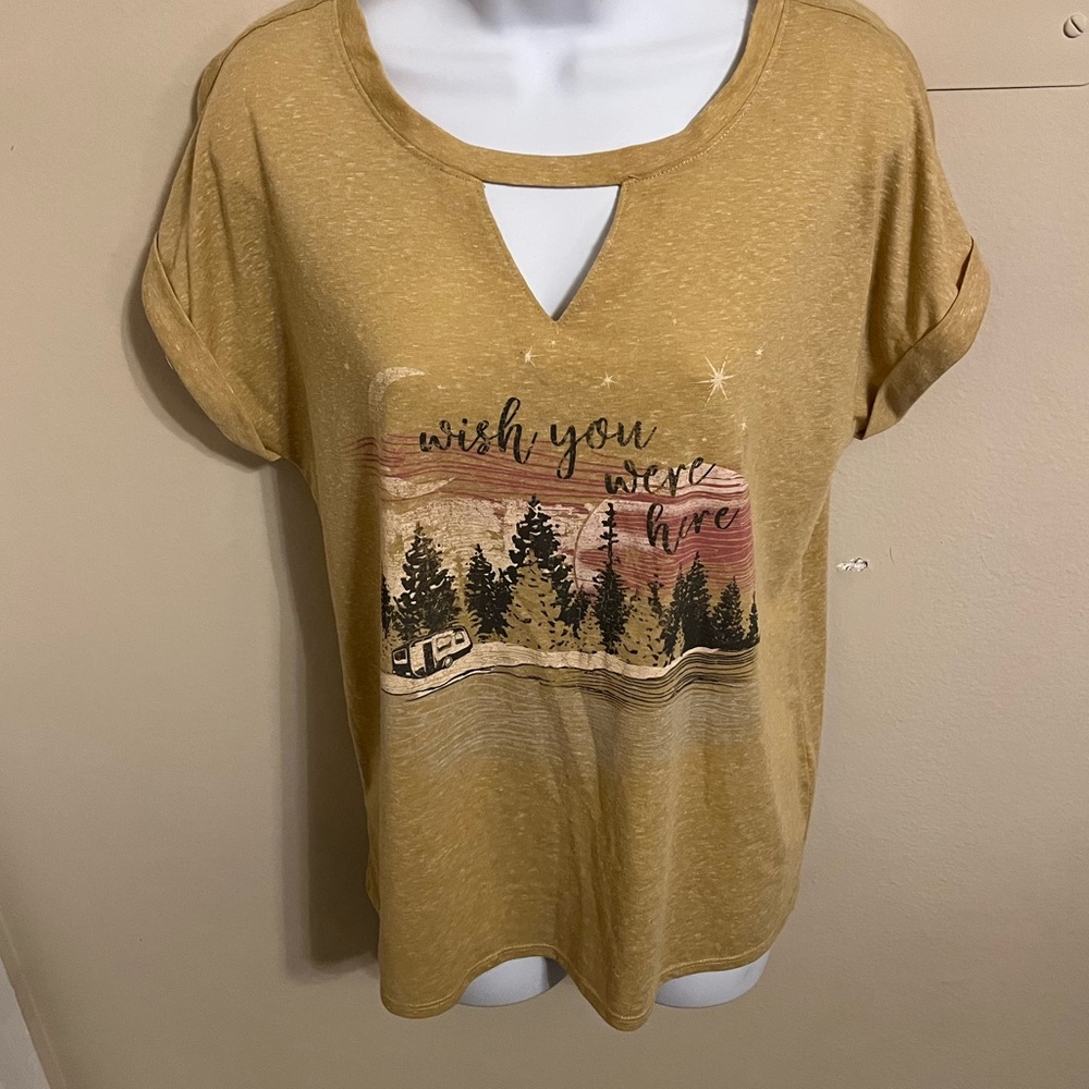 NWOT Women's Graphic Tee